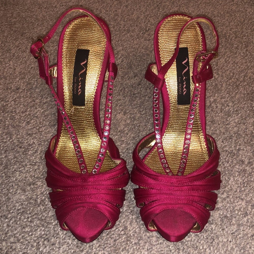 Barbie Fuschia/hot pink rhinestone heels size 6 💖💎